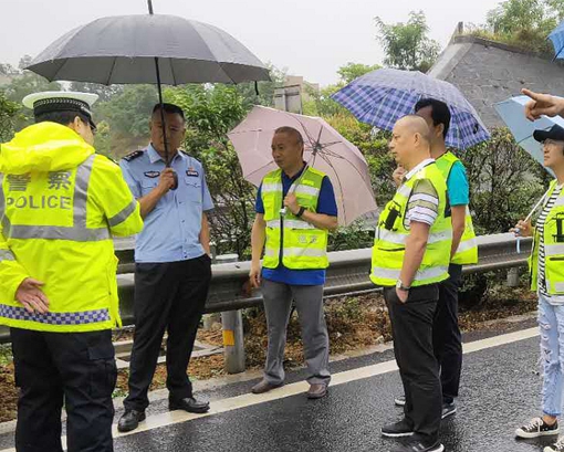 张家坪至罗家沟路面维修二阶段工作启动2_副本.jpg