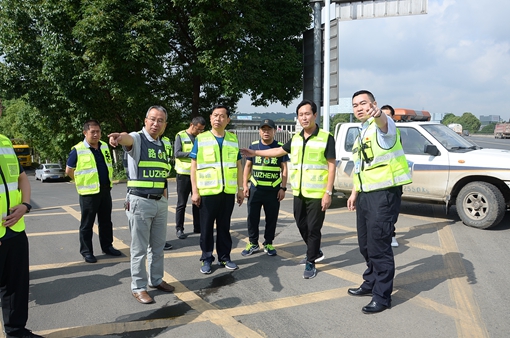 公司召开绵广高速路面维修施工专题安全会2.jpg