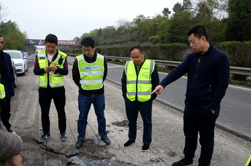 川北公司扎实推进绵广高速路面中修工程推进.jpg