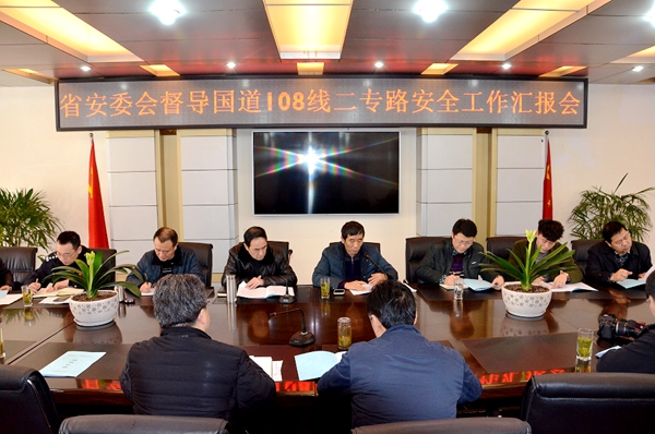 省安委会第九督查组检查广北二专路安全工作.jpg
